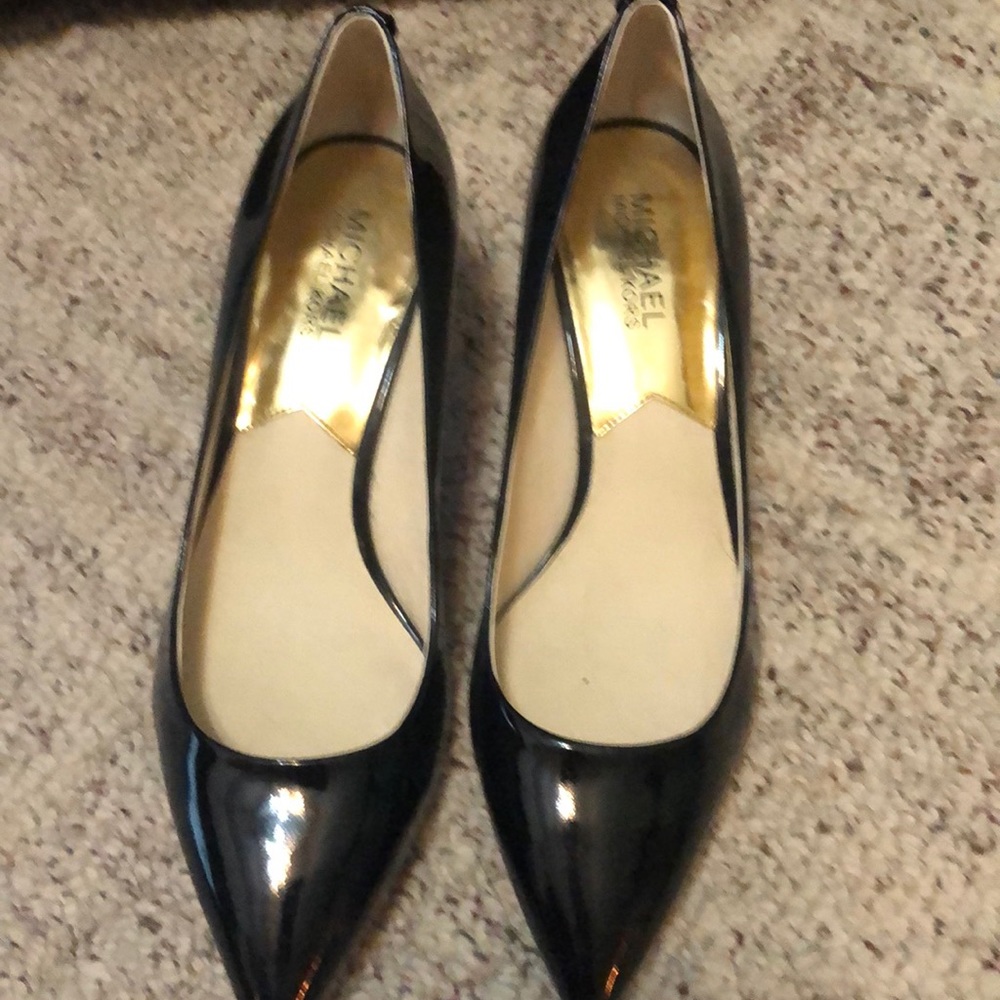 Michael Michael Kors Kitten Heel Pump